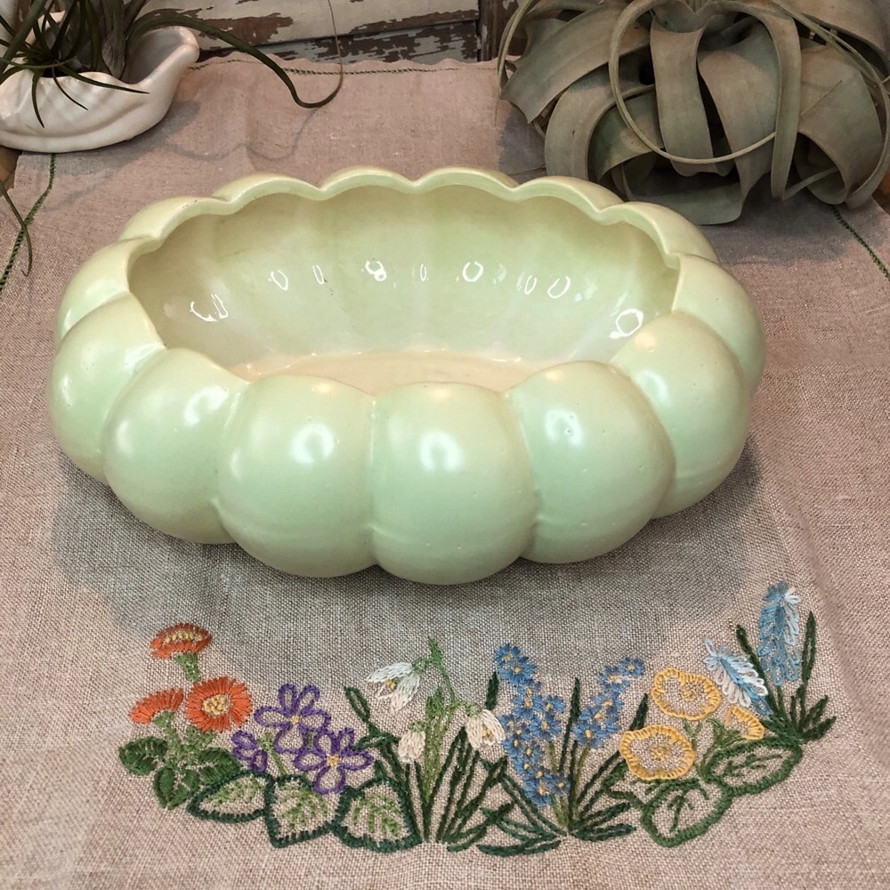 Vtg Hull Art Pottery